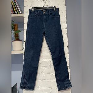 NWOT JBrand - Medium‎ Wash - Pleat Detail Opening Size 25